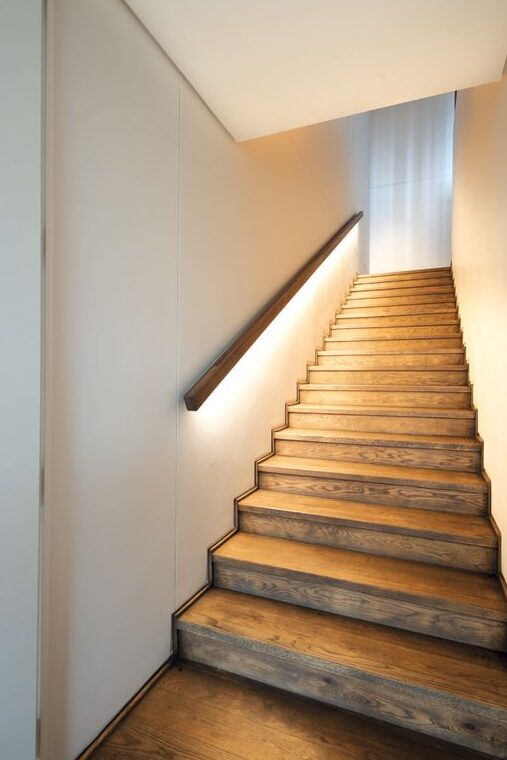 Luces LED para escaleras interiores: la mejor iluminación para tu hogar
