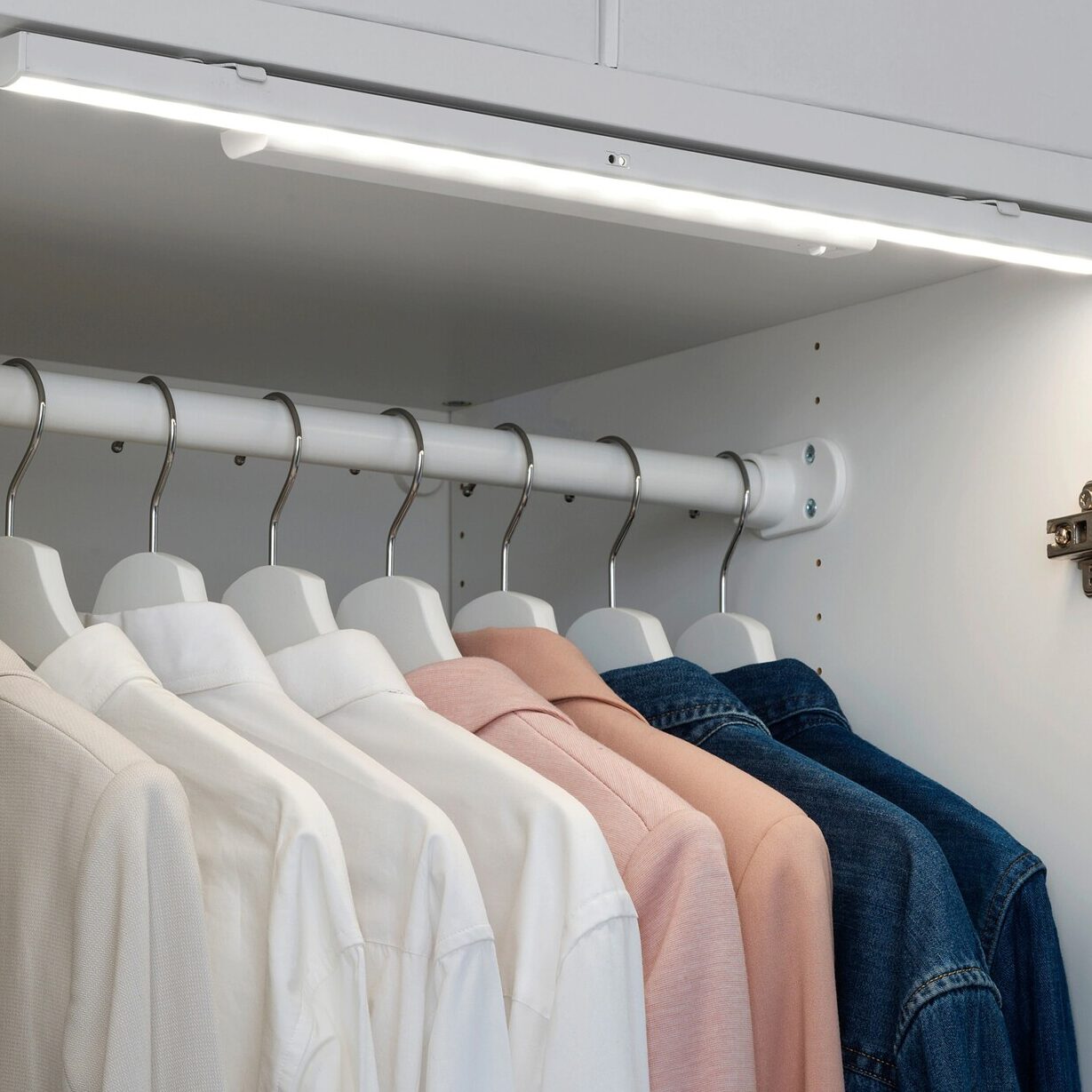 Luces LED para armarios con pilas: la mejor manera de iluminar tu espacio