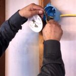 Partes de una lámpara: bombilla, interruptor, cable
