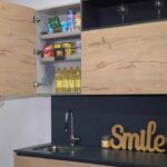 Enchufes ocultos en cocina: solución para muebles altos