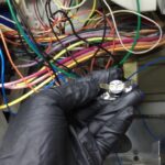 Cómo arreglar el ventilador de un microondas que no se detiene