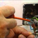Cómo conectar correctamente los cables de un enchufe