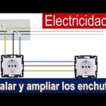 Instalación fácil de enchufes en superficies con acabado negro