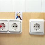 ¿Por qué es importante conectar el fase y neutro en un enchufe? Aprende aquí